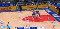 連續(xù)吃癟！克里斯先是籃下被李炎哲大帽&又被李炎哲生斷